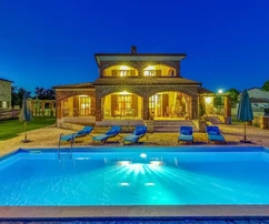 Istrien, Višnjan: Rustikale Steinvilla mit Pool