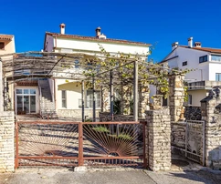 Istrien, Rovinj, Geräumige wohnung mit terrasse und garten zu verkaufen