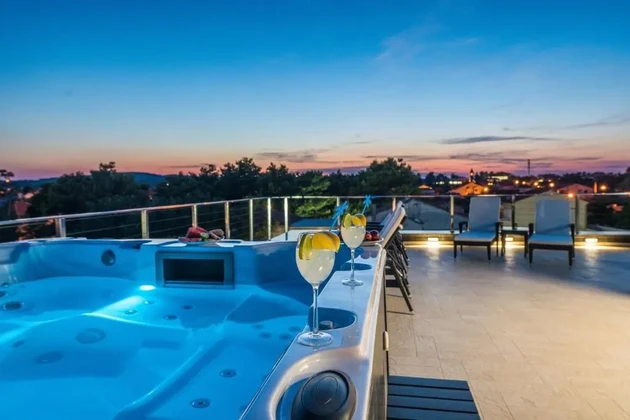 Villa im Zentrum von Vir luxuriös ausgestattet mit Pool und Dachterrasse