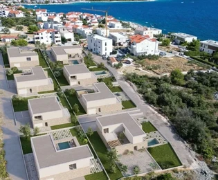 Rogoznica, villa de lujo de 309 m2 con piscina (40 m2), a solo 120 m del mar y la playa.