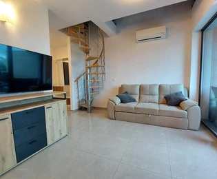 Appartement sur deux niveaux avec vue mer à vendre à Medulin en Croatie