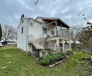 Istria, Oprtalj – Case in pietra con terreno