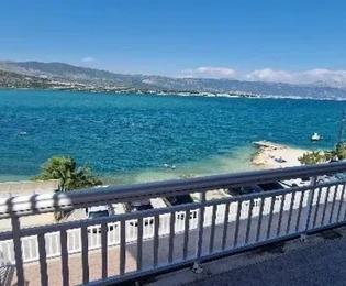 Trogir,Mastrinka,samostojeća kuća 500 m2 ,PRVI RED DO MORA!