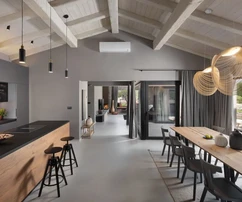 EXKLUSIVE DESIGNER-VILLA MIT POOL UND GROSSZÜGIGEM GARTEN!