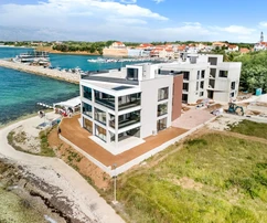 Zadar, Privlaka, apartamento de lujo de tres dormitorios, primera línea de mar, 112,90 m²