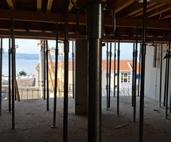 Riwiera Omiš, dwupokojowe mieszkanie z południową orientacją na pierwszym piętrze nowoczesnego budynku, 66,79 m²