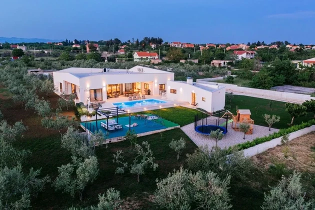 Luxusná vila s bazénom - oblasť Zadar, Chorvátsko - súkromný majetok s hosťovským domom