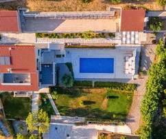 Casa de piedra con vistas al mar en Omis