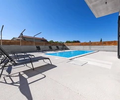 Wolnostojący dom z basenem na sprzedaż w Kanfanar w Chorwacji