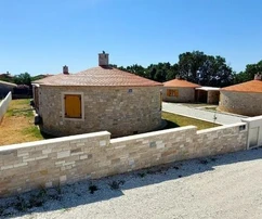 Pula and Vicinity: Enchanting traditional stone houses with pool