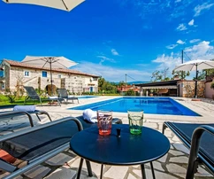 Istria, Pićan: Villa with Pool, Tennis Court and Large Land