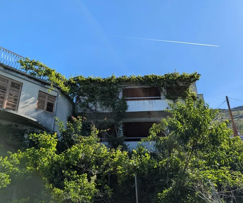 Gornja Podstrana, egy jogerős ikerház összesen 331 m² bruttó alapterülettel
