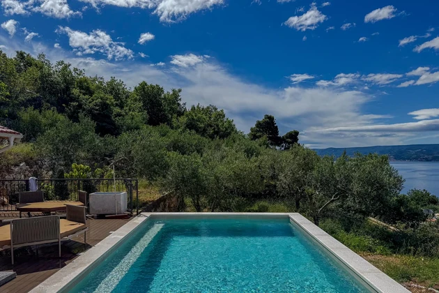 Omiš, Krilo Jesenice, casa con piscina y cocina de verano
