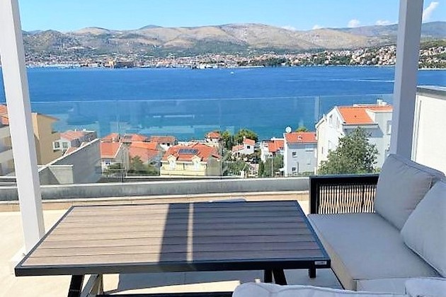 Wunderschöne Villa auf Čiovo mit Pool und Meerblick