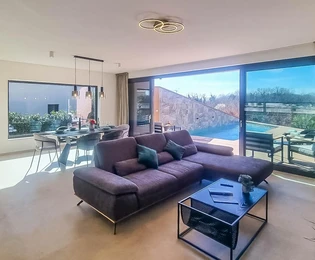 Villa mit Pool und Meerblick in Novigrad zu verkaufen in Kroatien