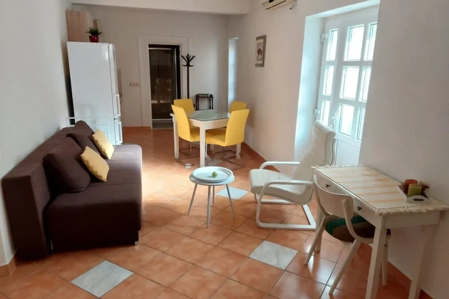 Kaštel Lukšić - maison en pierre décorée / proche de la mer