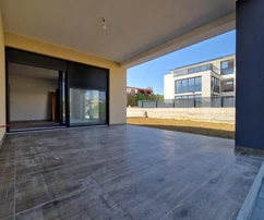 Vir, luxusný byt 153 m² s impozantnou súkromnou záhradou 250 m² - len 180 m od pláže
