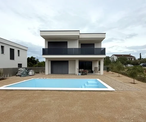NOUVELLE VILLA AVEC PISCINE ET VUE SUR LA MER, À 1000 M DE LA PLAGE !