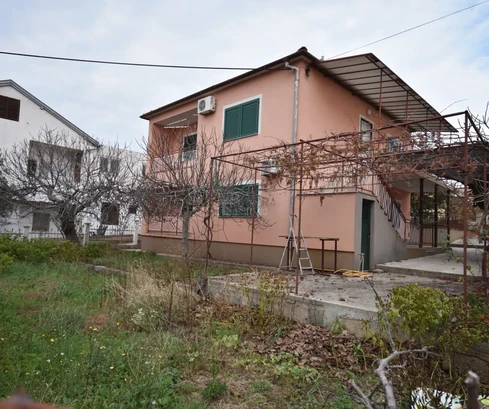 Vodice - casa indipendente con 2 appartamenti e garage