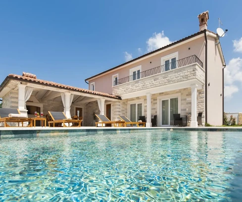 Villa à vendre à Žminj Istria avec piscine et terrasse en Croatie