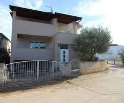 Property with 5 residential units 800 meters to Jadro beach
