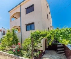 Čiovo, quartier G, Mavarčica, maison individuelle avec 4 places de parking, vue