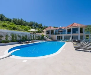 Villa di lusso in vendita sul lungomare di Korčula in Croazia
