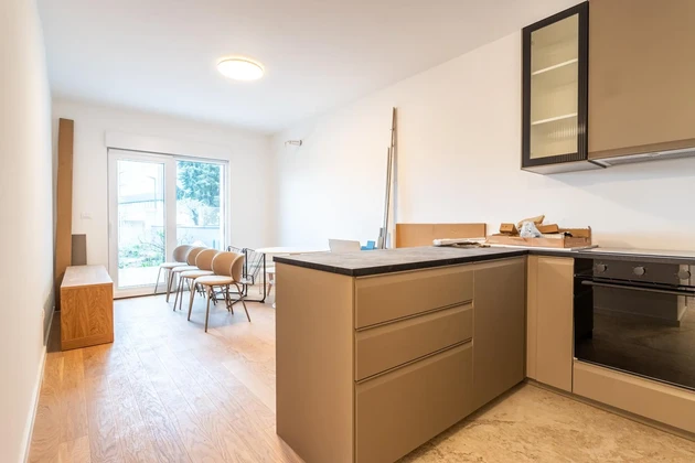 Split Visoka, exklusive Zweizimmerwohnung mit Pool und Garten in einem Neubau