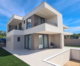 ¡VILLA URBANA EXCLUSIVA A ESTRENAR EN UNA ZONA TRANQUILA!