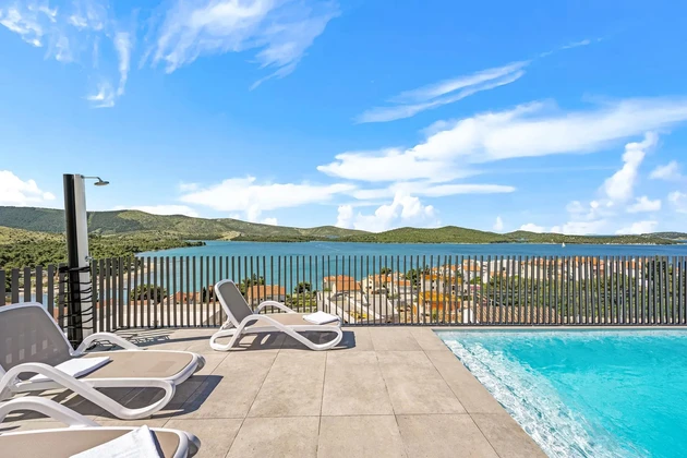 Villa moderna con piscina in vendita a Žaborić in Croazia