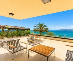 Luxury apartment by the seaside near Trogir