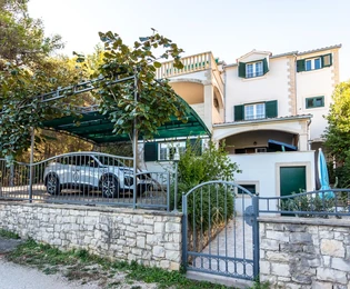 Casa al mare in vendita a Supetar Brač con vista sull'oceano in Croazia