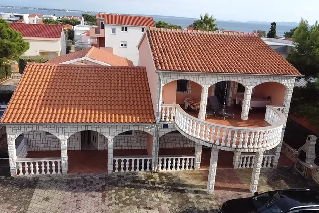 Lado sur de la isla de Vir, propiedad con tres unidades residenciales