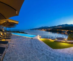 Prostorný byt v první řadě u moře na prodej Opatija v Chorvatsku