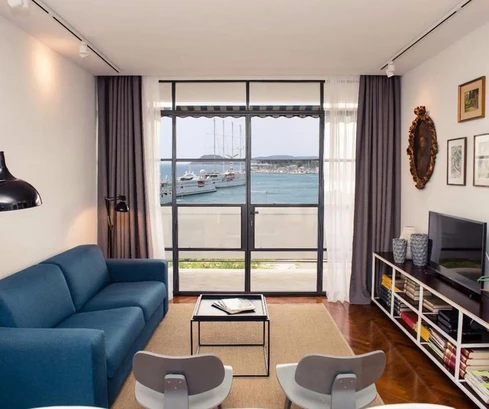 Apartamento de tres dormitorios en venta en Split Bačvice con vista al mar en Croacia