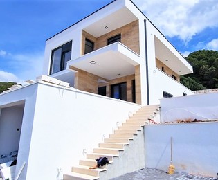 Vila na Čiove s bazénom, výhľadom na more a moderným luxusom