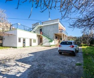 Dom z ogrodem na sprzedaż w Brodaricy koło Szybenika w Chorwacji