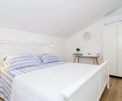 Rodinný dům na prodej 50 metrů od moře v oblasti Dubrovačko Primorje v Chorvatsku