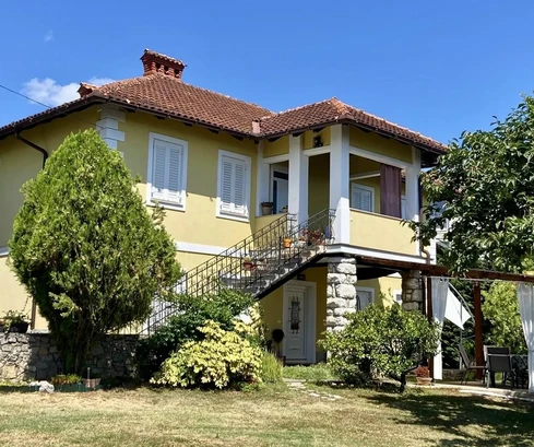 Familienvilla mit Meerblick zu verkaufen in Kroatien