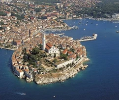 Tenuta in pietra in vendita vicino a Rovigno in Croazia