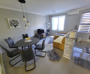 Incantevole appartamento con 2 camere da letto in vendita a Sinj