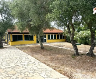 Attraktives Haus mit Pool und großem Garten in ruhiger Lage!