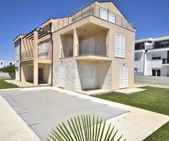 Srima, Vodice – Ház 4 apartmannal és úszómedencével, 800 m-re a strandtól