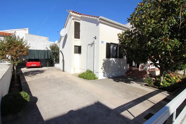 Semi-detached house 60m from the sea - your Mediterranean paradise on Vir!