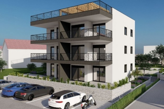 Moderne Wohnung mit eigenem Brunnen in Meeresnähe auf Čiovo zu verkaufen