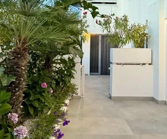 Dalmácia - Zadar - Apartmanház az első sorban a tengerhez parkolóval és bárral
