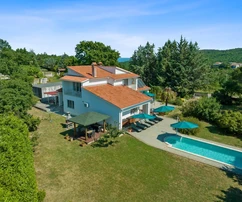 Labin, outskirts: Stunning renovated villa with pool and wellness area