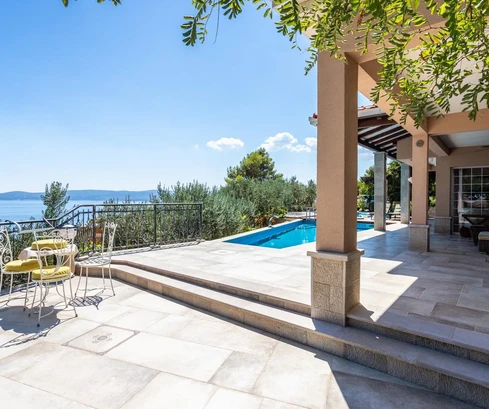 Villa di lusso con piscina in vendita a Omiš in Croazia