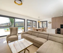 Istrien, Rovinjsko Selo, modernes Haus 210 m² mit beheiztem Pool, Sauna und Whirlpool