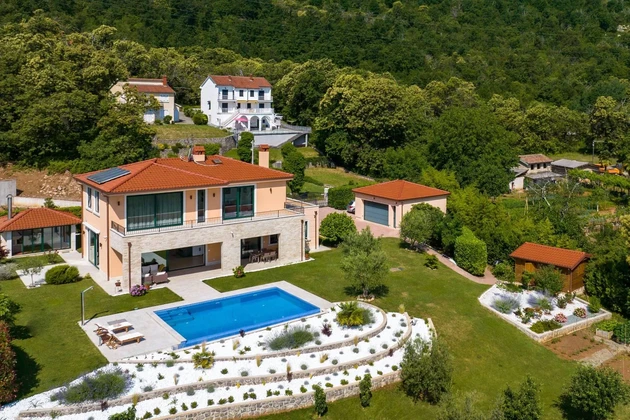Villa mit Pool oberhalb von Lovran zu verkaufen in Kroatien